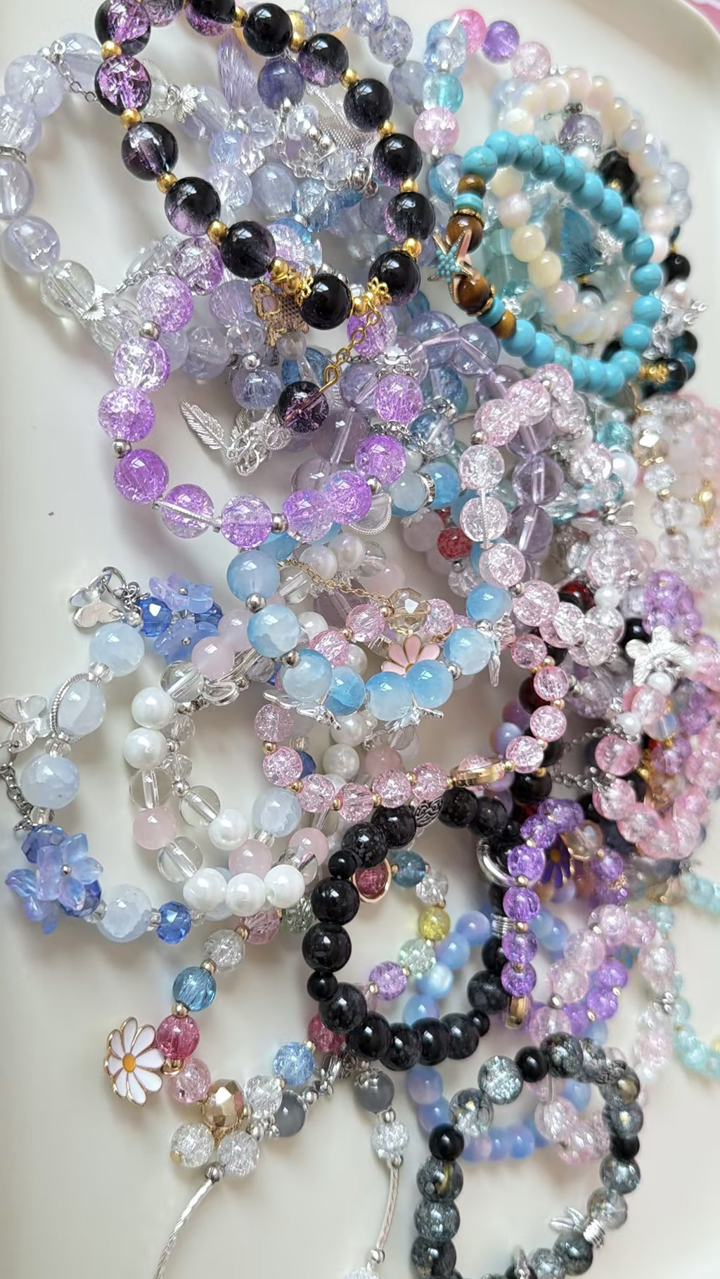 Kristallarmbänder, 1 Kugel Glückstüten, mindestens 10 Armbänder