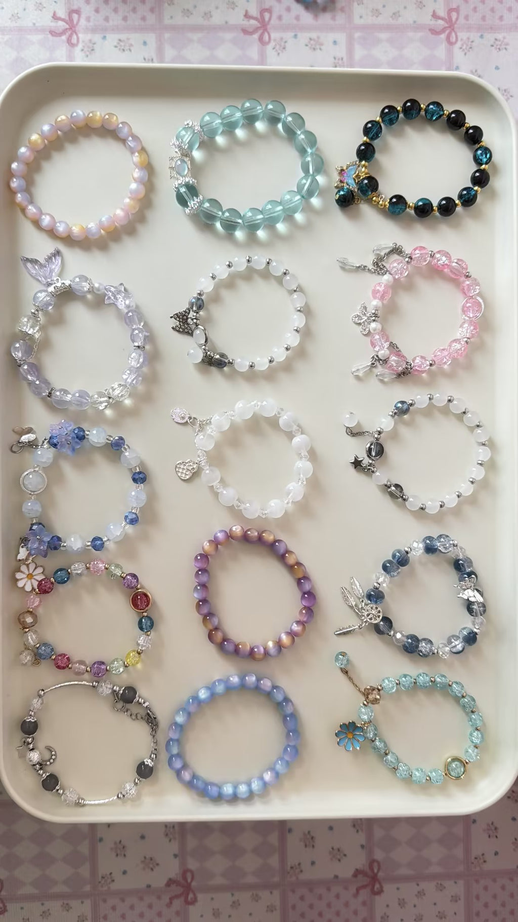 Kristallarmbänder, 1 Kugel Glückstüten, mindestens 10 Armbänder