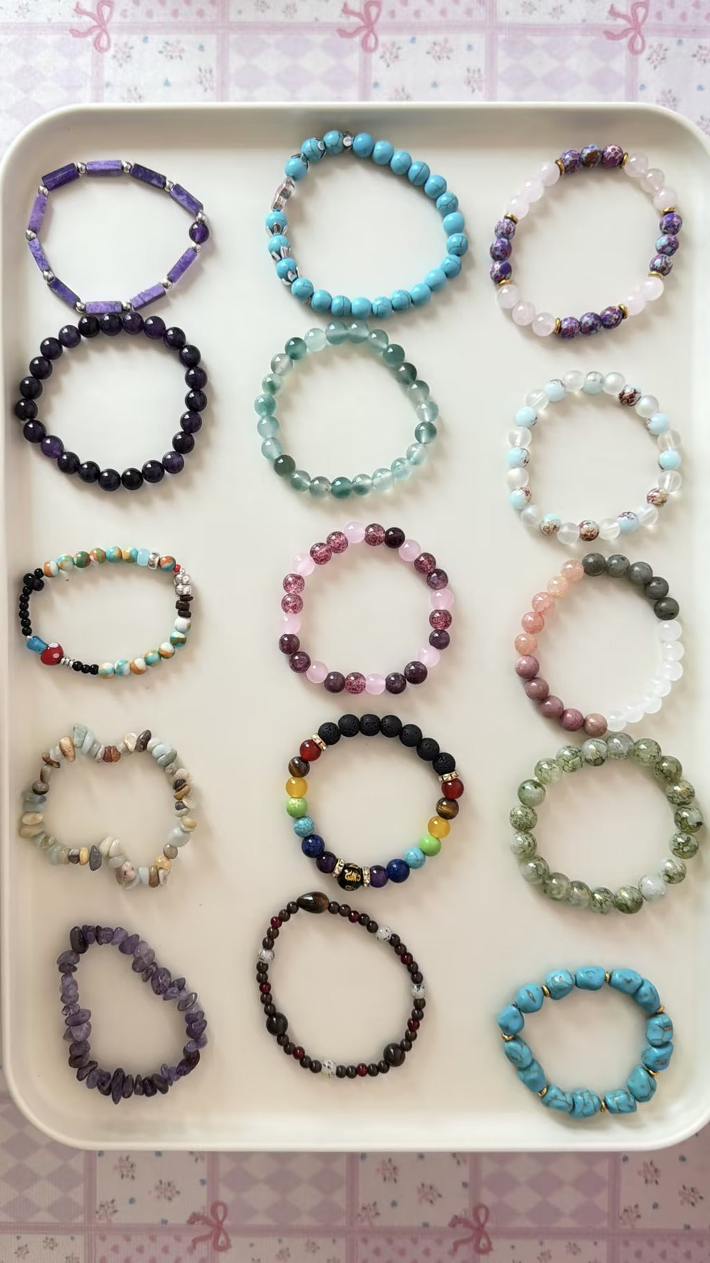 Kristallarmbänder, 1 Kugel Glückstüten, mindestens 10 Armbänder